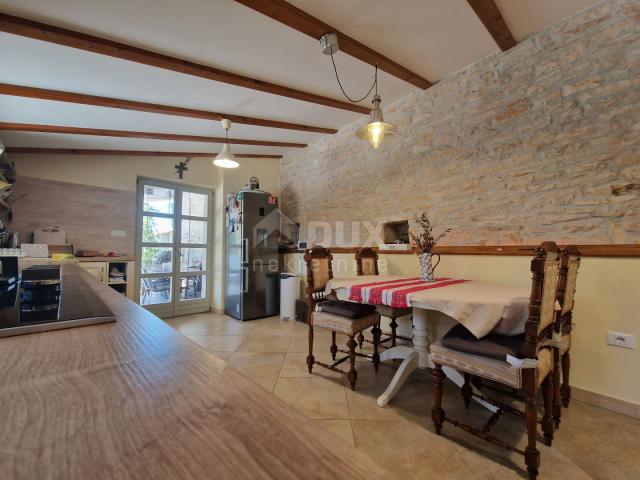 ISTRIA, SVETVINČENAT - Stone Istrian house with an additional apartment in a quiet location