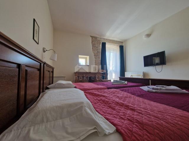 ISTRIA, SVETVINČENAT - Stone Istrian house with an additional apartment in a quiet location