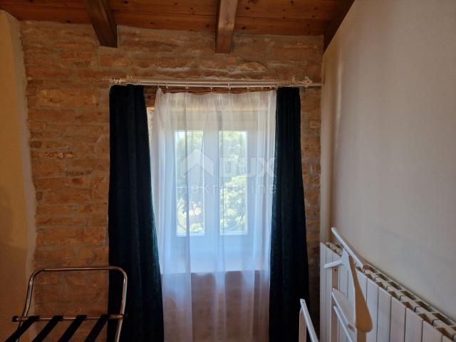 ISTRIA, SVETVINČENAT - Stone Istrian house with an additional apartment in a quiet location