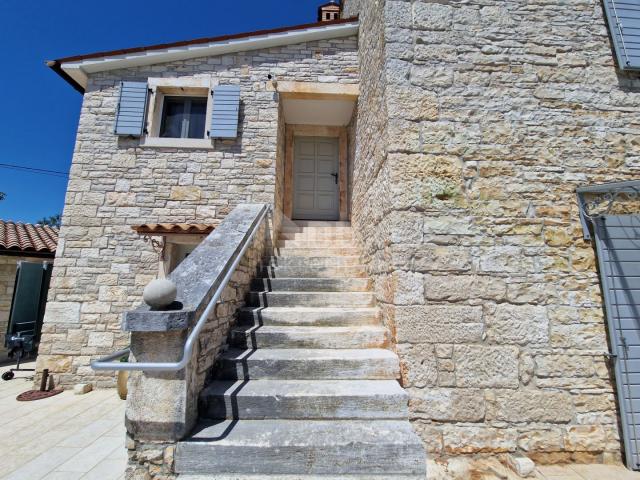 ISTRIA, SVETVINČENAT - Stone Istrian house with an additional apartment in a quiet location