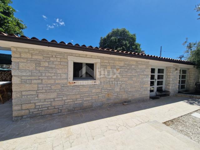 ISTRIA, SVETVINČENAT - Stone Istrian house with an additional apartment in a quiet location