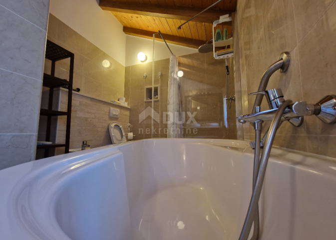 ISTRIA, SVETVINČENAT - Stone Istrian house with an additional apartment in a quiet location