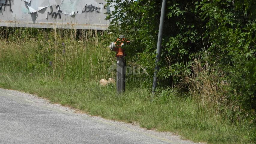 MATULJI, JURDANI, RUPA- građevinsko zemljište 9000m2 s GRAĐ. DOZVOLOM za halu i poslovno stambenu zg