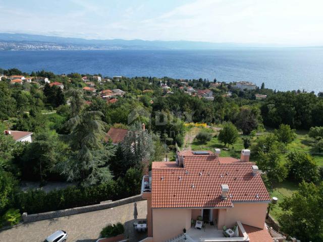 OPATIJA, LOVRAN – Mehrfamilienhaus von 700 m2 mit Swimmingpool + 6000 m2 Grundstück mit einem Projek