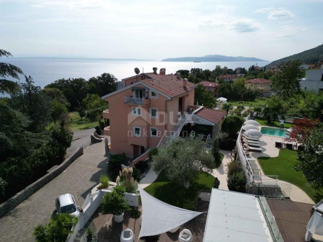 OPATIJA, LOVRAN – Mehrfamilienhaus von 700 m2 mit Swimmingpool + 6000 m2 Grundstück mit einem Projek