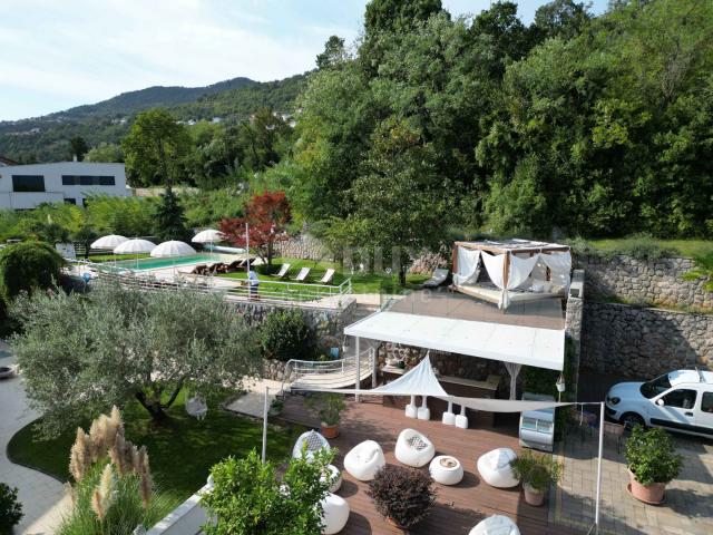 OPATIJA, LOVRAN – Mehrfamilienhaus von 700 m2 mit Swimmingpool + 6000 m2 Grundstück mit einem Projek