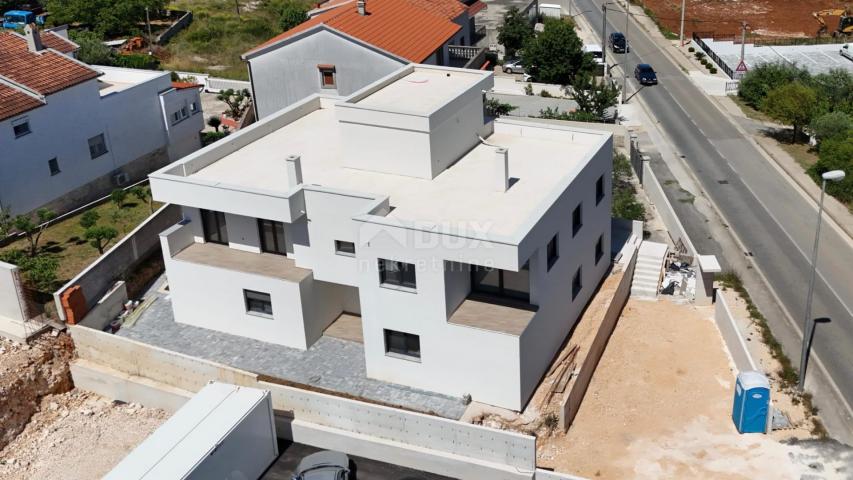 ZADAR, PLOČA - Moderne Wohnung mit Garten im Bau S1