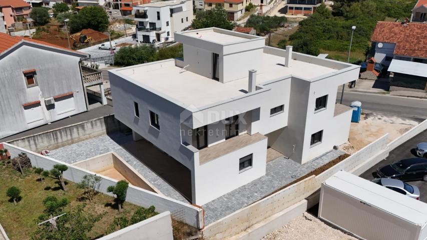 ZADAR, PLOČA - Moderne Wohnung mit Garten im Bau S1