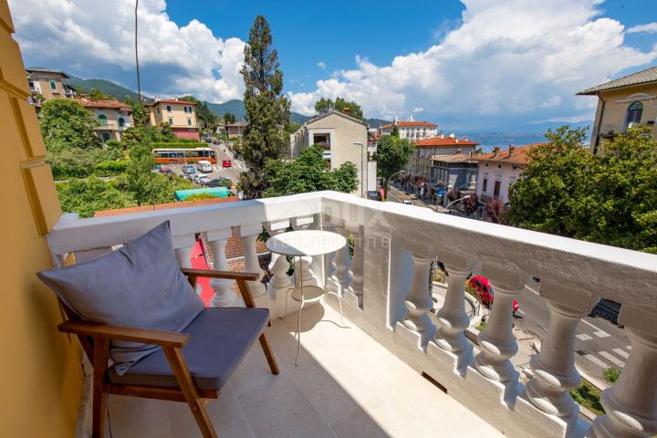 OPATIJA, LOVRAN - Exclusive apartment in an Austro-Hungarian villa, 120m2 with sea view, 100m from t