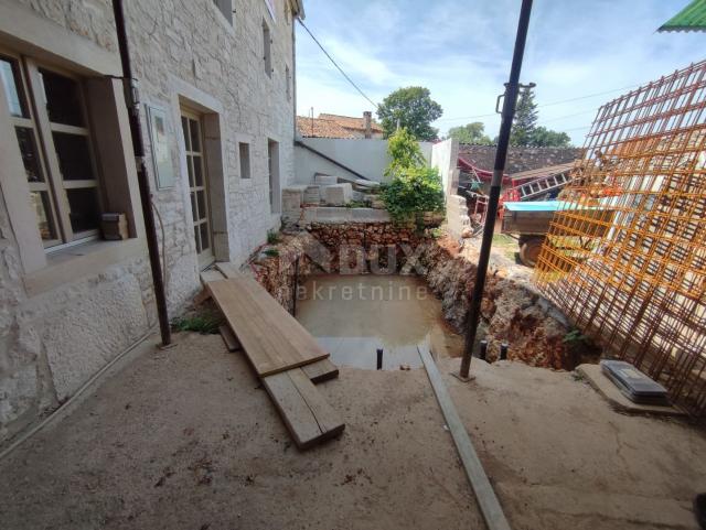 ISTRIA, KAŠTELIR - Renovated stone house in the heart of the village