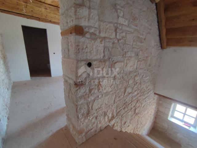 ISTRIA, KAŠTELIR - Renovated stone house in the heart of the village