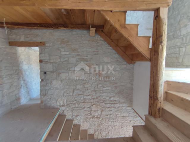 ISTRIA, KAŠTELIR - Renovated stone house in the heart of the village