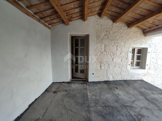 ISTRIA, KAŠTELIR - Renovated stone house in the heart of the village