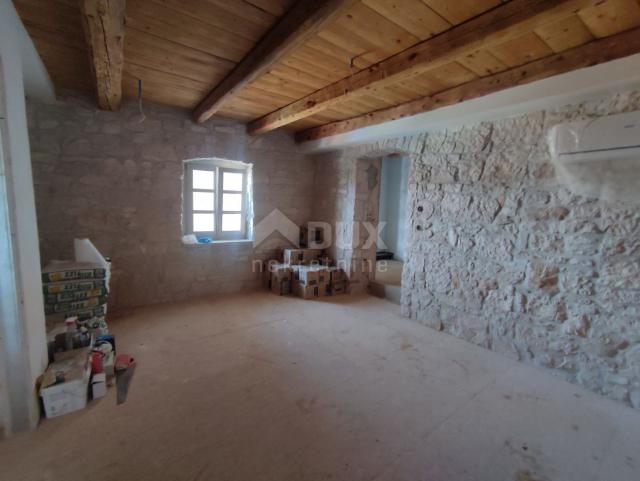 ISTRIA, KAŠTELIR - Renovated stone house in the heart of the village