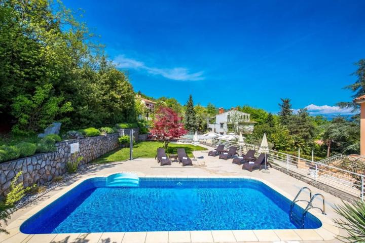 OPATIJA, LOVRAN- Apartment building of 700m2 with a swimming pool + 6000m2 of land with a project fo