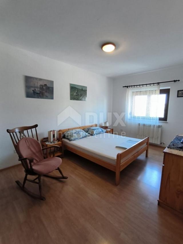 ISTRA, PULA - Apartmanska kuća na mirnoj i traženoj lokaciji!