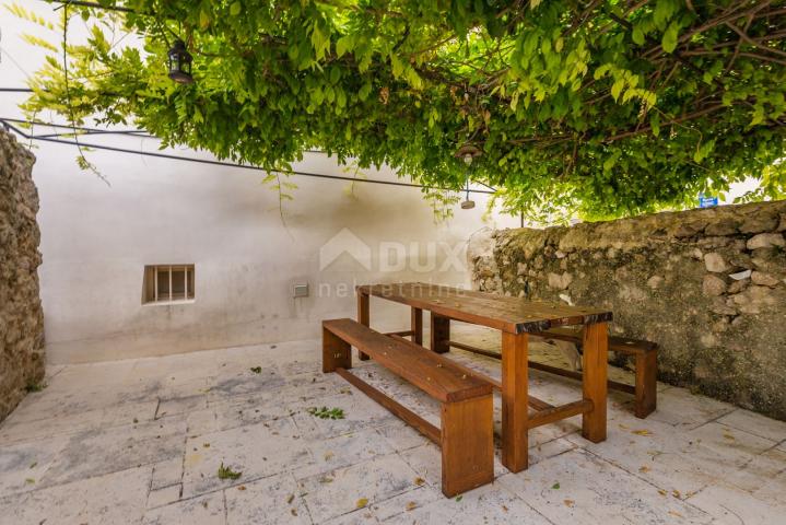 TOWN OF KRK - Luxury house with garden and sea view