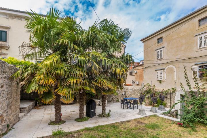 STADT KRK - Luxushaus mit Garten und Meerblick