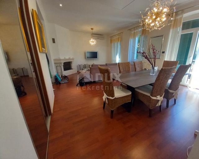 OPATIJA, CENTER - Beautiful floor in a maintained historical villa in the very center of Opatija, ne