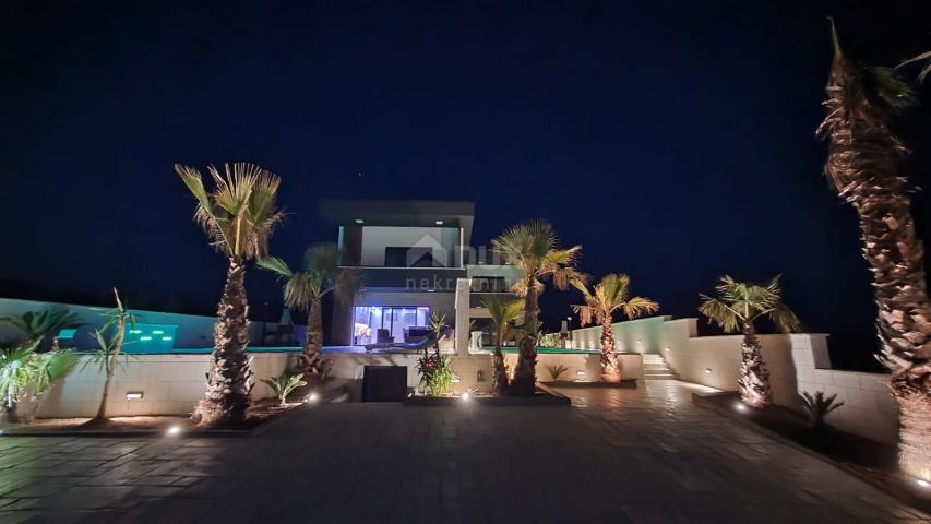 ISLAND OF PAG, NOVALJA, - luxury 4 bedroom + living room apartment with pool