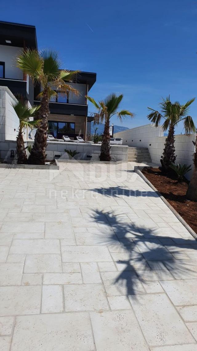 ISLAND OF PAG, NOVALJA, - luxury 4 bedroom + living room apartment with pool