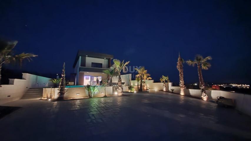 ISLAND OF PAG, NOVALJA - luxury 4 bedroom + living room apartment with pool