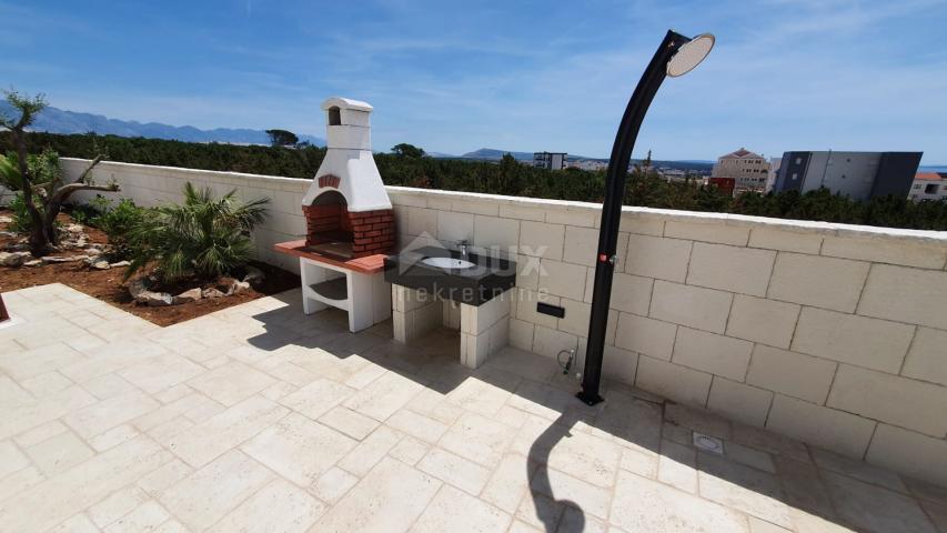 INSEL PAG, NOVALJA - Luxus-Apartment mit 4 Schlafzimmern + Wohnzimmer und Pool