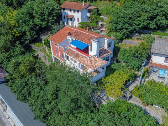 OPATIJA, IKA – GELEGENHEIT! Freistehendes Haus nur 80m vom Meer entfernt!