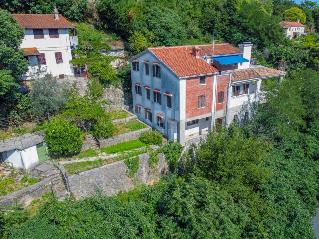 OPATIJA, IKA – GELEGENHEIT! Freistehendes Haus nur 80m vom Meer entfernt!