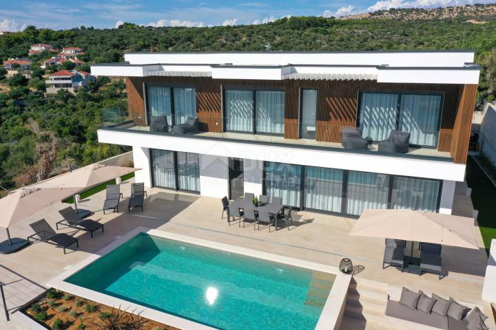 THE ISLAND OF PAG, JAKIŠNICA - an exceptional modern villa with a swimming pool