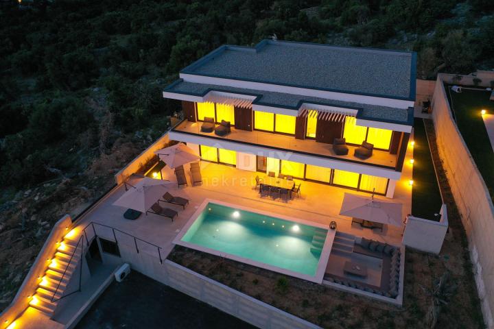 THE ISLAND OF PAG, JAKIŠNICA - an exceptional modern villa with a swimming pool