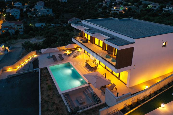 THE ISLAND OF PAG, JAKIŠNICA - an exceptional modern villa with a swimming pool