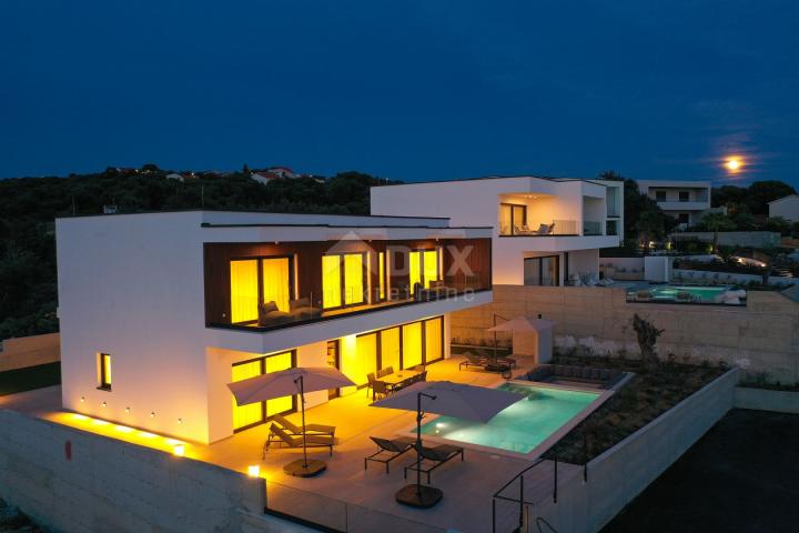 THE ISLAND OF PAG, JAKIŠNICA - an exceptional modern villa with a swimming pool