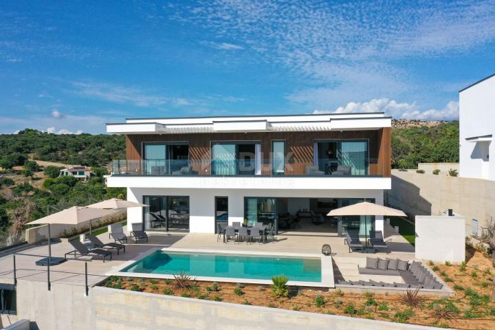 THE ISLAND OF PAG, JAKIŠNICA - an exceptional modern villa with a swimming pool