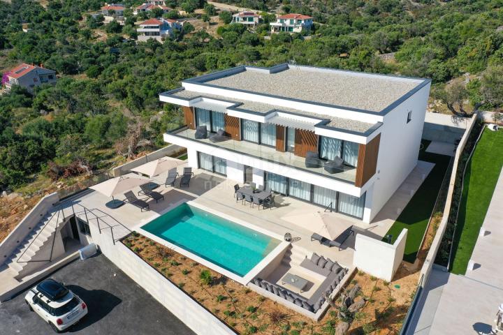 THE ISLAND OF PAG, JAKIŠNICA - an exceptional modern villa with a swimming pool