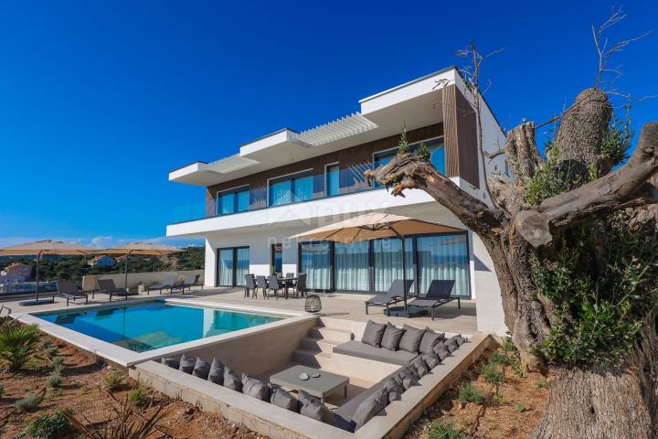 THE ISLAND OF PAG, JAKIŠNICA - an exceptional modern villa with a swimming pool