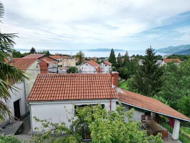 OPATIJA, KASTAV, TRINAJSTIĆI- kuća 110m2 s pogledom na more + garaža 90m2 + pomoćne zgrade 45m2 + ok