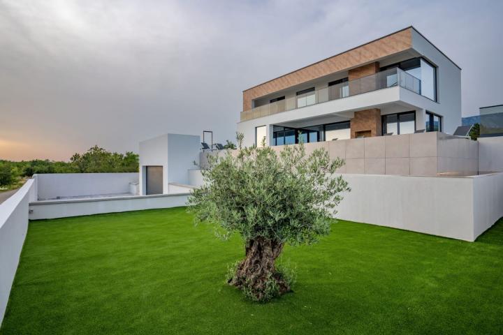 CRIKVENICA, JADRANOVO – Modern gestaltete Villa mit Panoramablick auf das Meer