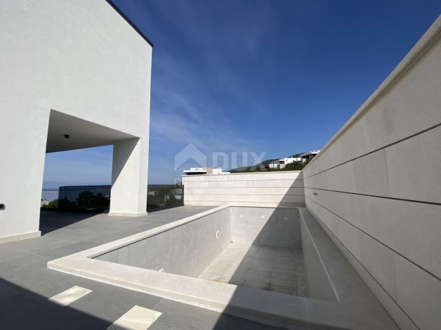 CRIKVENICA - luxurious, two-story apartment 3 bedrooms + bathroom in a residential villa with its ow