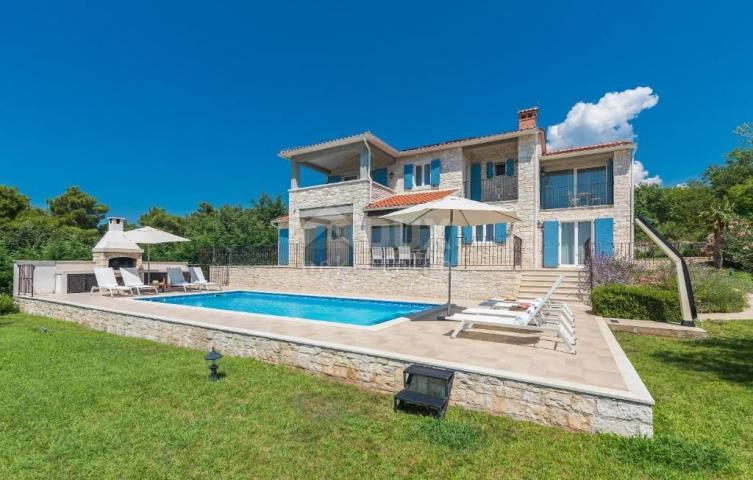 ISTRIA, VIŠNJAN - Stone villa with sea view