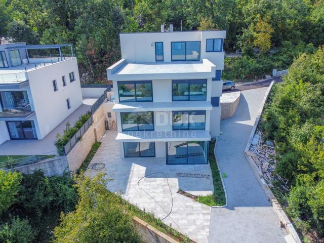 OPATIJA, LOVRAN – einzigartige Villa in der Nähe von Opatija mit Innenpool, Panoramablick auf das Me