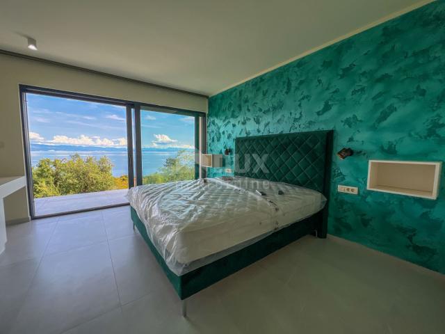 OPATIJA, LOVRAN – einzigartige Villa in der Nähe von Opatija mit Innenpool, Panoramablick auf das Me