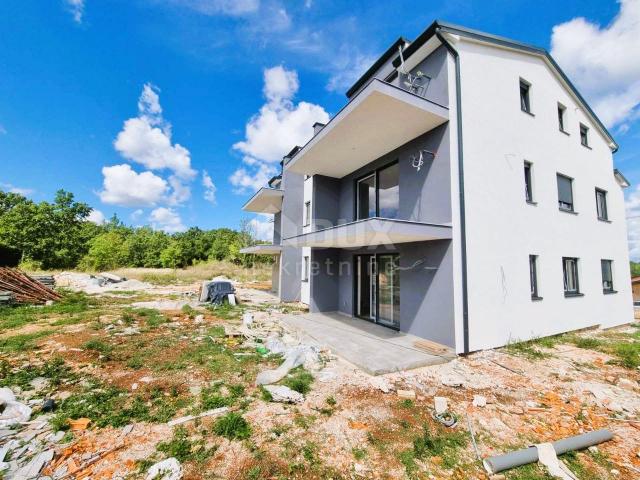 ISTRIEN, POREČ, UMGEBUNG - Wohnung im ersten Stock mit Blick auf die Natur