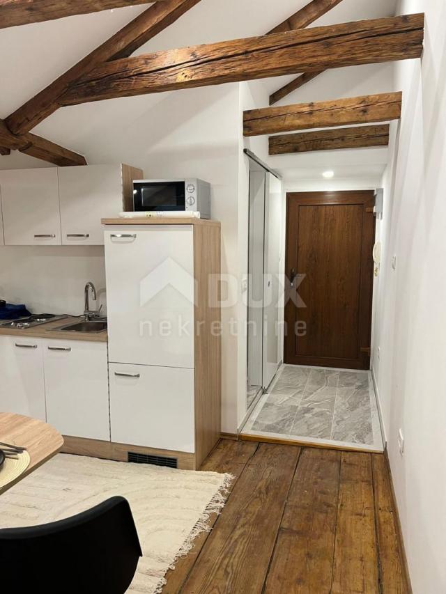 PULA, CENTAR - NOVO - novouređeni apartman 41m2 u centru Pule na Forumu! TOP!