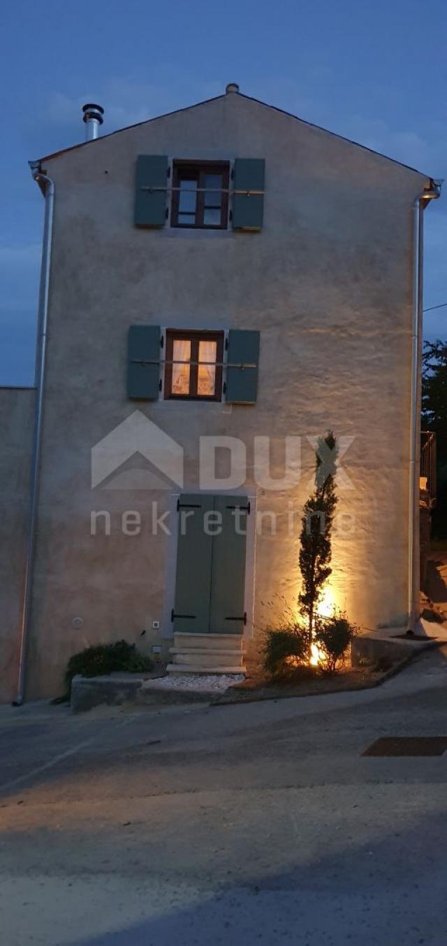 INSEL KRK, DOBRINJ - Rustikales Haus mit Whirlpool