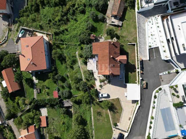 OPATIJA, ZENTRUM - 3 Grundstücke für den Bau von 3 Villen mit Swimmingpool mit Baugenehmigung, Zentr