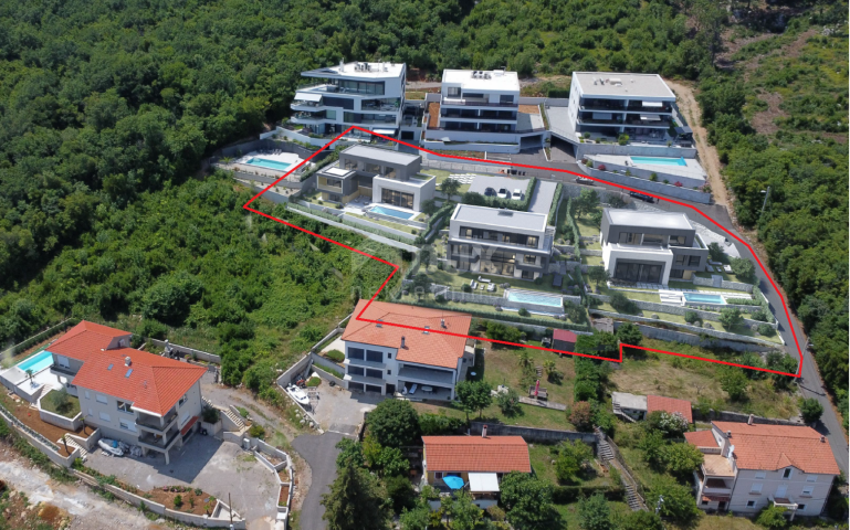 OPATIJA, ZENTRUM - 3 Grundstücke für den Bau von 3 Villen mit Swimmingpool mit Baugenehmigung, Zentr