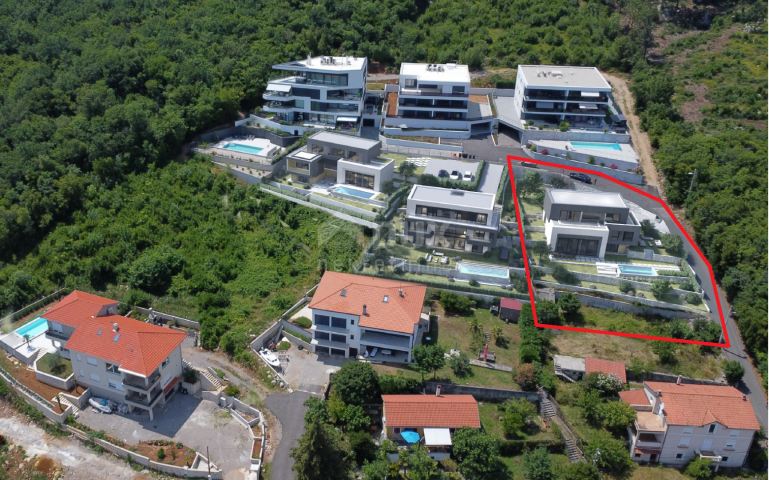 OPATIJA, CENTER - land 929m2 for villa with pool with building permit, center of Opatija, panoramic 