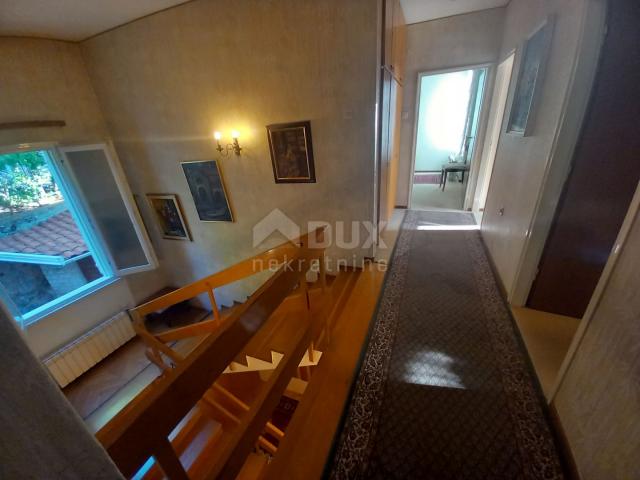 OPATIJA, CENTER - detached house with a beautiful view and garden in the center of Opatija