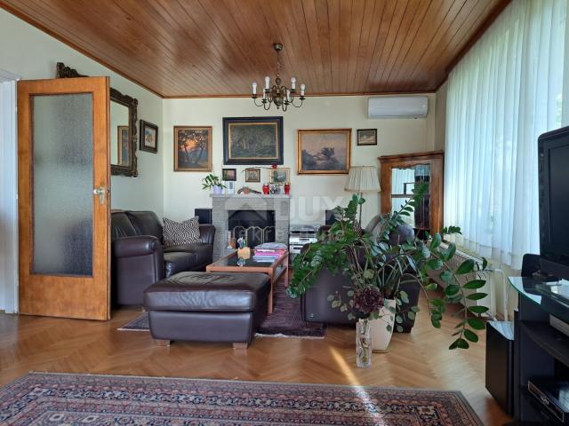 OPATIJA, CENTER - detached house with a beautiful view and garden in the center of Opatija